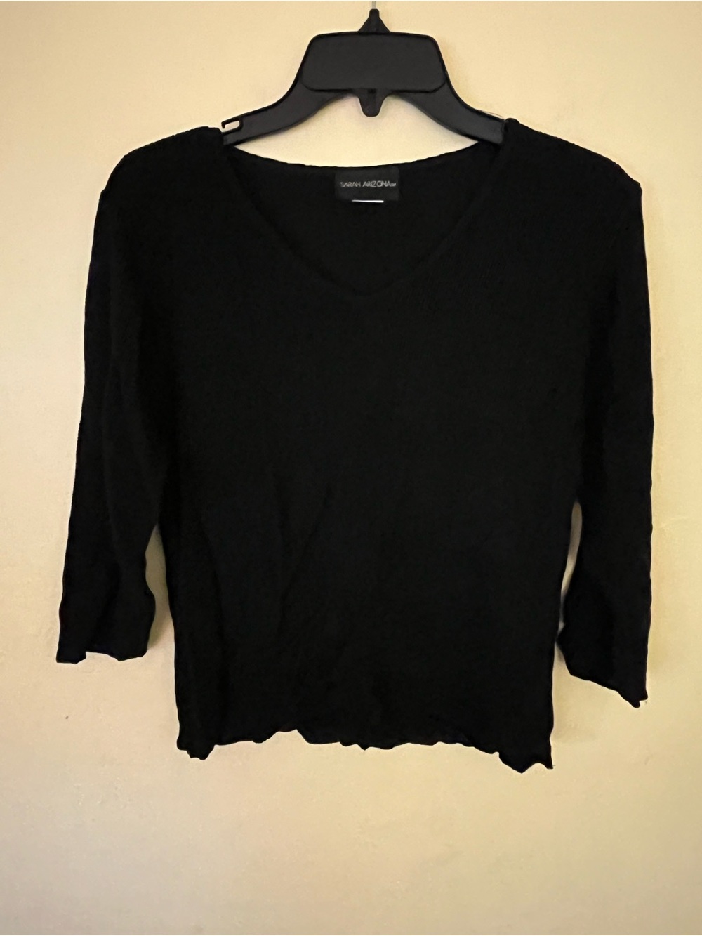Sarah Arizona Black V-Neck Lightweight Knit Top Size Medium